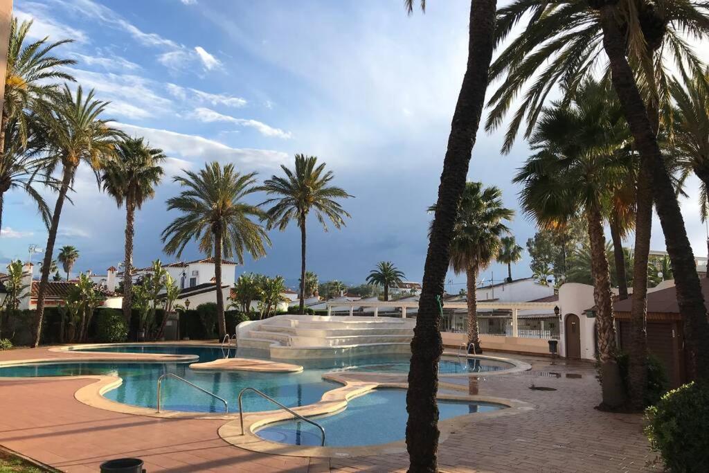Estudio en Dénia con piscina y wifi privada, a 100 m del mar Esterno foto